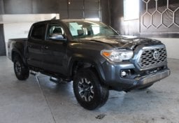 2021 Toyota Tacoma TRD Off-Road - Thumbnail 2