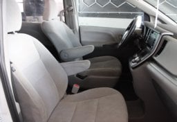 2020 Toyota Sienna - Thumbnail 25