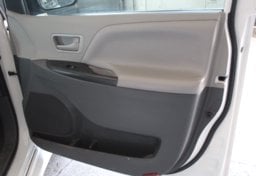 2020 Toyota Sienna - Thumbnail 32