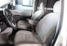 2020 Toyota Sienna - Thumbnail 23