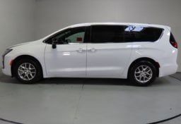 2027 Chrysler Pacifica Select - Thumbnail 6