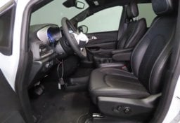 2027 Chrysler Pacifica Select - Thumbnail 23