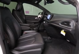 2027 Chrysler Pacifica Select - Thumbnail 24