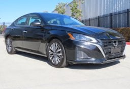 2025 Nissan Altima SV - Thumbnail 3