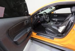 2019 Ford Mustang Premium - Thumbnail 16