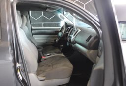2015 Toyota Tacoma 4WD V6 - Thumbnail 29