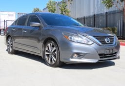 2017 Nissan Altima SR - Thumbnail 3