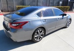 2017 Nissan Altima SR - Thumbnail 7