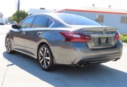2017 Nissan Altima SR - Thumbnail 9