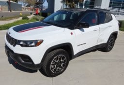 2026 Jeep Compass Trailhawk - Thumbnail 2