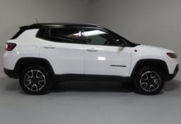 2026 Jeep Compass Trailhawk - Thumbnail 5