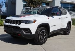 2026 Jeep Compass Trailhawk - Thumbnail 4