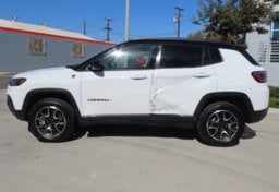 2026 Jeep Compass Trailhawk - Thumbnail 9