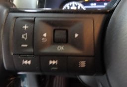 2025 Nissan Pathfinder SL - Thumbnail 34