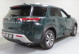 2025 Nissan Pathfinder SL - Thumbnail 5