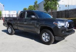 2022 Toyota Tacoma - Thumbnail 2