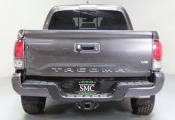 2018 Toyota Tacoma TRD Off-Road - Thumbnail 12