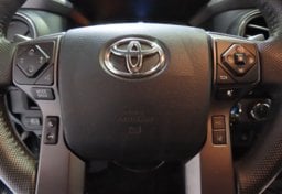 2018 Toyota Tacoma TRD Off-Road - Thumbnail 19