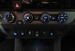 2018 Toyota Tacoma TRD Off-Road - Thumbnail 23