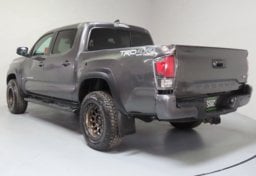 2018 Toyota Tacoma TRD Off-Road - Thumbnail 6