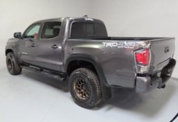 2018 Toyota Tacoma TRD Off-Road - Thumbnail 9