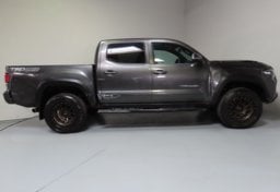 2018 Toyota Tacoma TRD Off-Road - Thumbnail 5