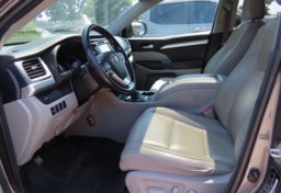 2018 Toyota Highlander XLE AWD - Thumbnail 24