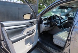 2018 Toyota Highlander XLE AWD - Thumbnail 20