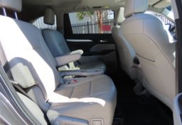 2018 Toyota Highlander XLE AWD - Thumbnail 31