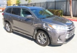 2018 Toyota Highlander XLE AWD - Thumbnail 2
