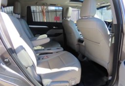 2018 Toyota Highlander XLE AWD - Thumbnail 30