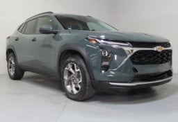2025 Chevrolet Trax LT - Thumbnail 3