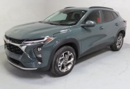 2025 Chevrolet Trax LT - Thumbnail 2