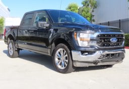 2023 Ford F-150 XLT - Thumbnail 4