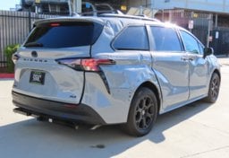 2025 Toyota Sienna Woodland Edition - Thumbnail 9