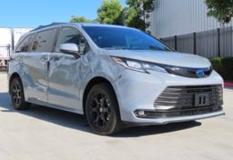 2025 Toyota Sienna Woodland Edition - Thumbnail 4