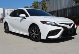 2023 Toyota Camry SE - Thumbnail 3