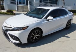 2023 Toyota Camry SE - Thumbnail 2