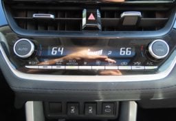 2024 Toyota Corolla Cross XLE - Thumbnail 18