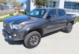 2021 Toyota Tacoma TRD Off-Road - Thumbnail 2