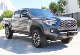2021 Toyota Tacoma TRD Off-Road - Thumbnail 3