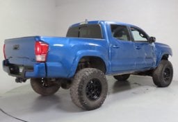 2017 Toyota Tacoma TRD Off-Road - Thumbnail 10