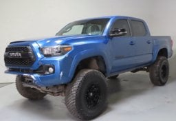 2017 Toyota Tacoma TRD Off-Road - Thumbnail 3