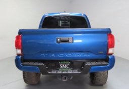 2017 Toyota Tacoma TRD Off-Road - Thumbnail 11