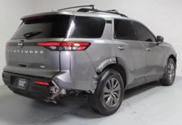2022 Nissan Pathfinder SV - Thumbnail 9