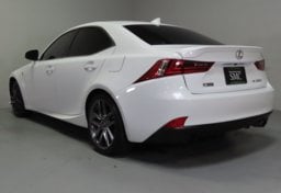 2016 Lexus IS 200t - Thumbnail 9