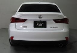 2016 Lexus IS 200t - Thumbnail 11