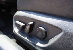 2019 Toyota Camry SE - Thumbnail 32