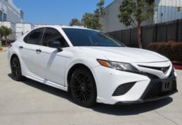 2019 Toyota Camry SE - Thumbnail 3