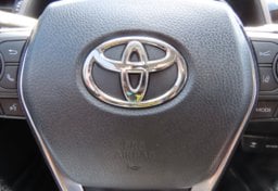 2019 Toyota Camry SE - Thumbnail 26